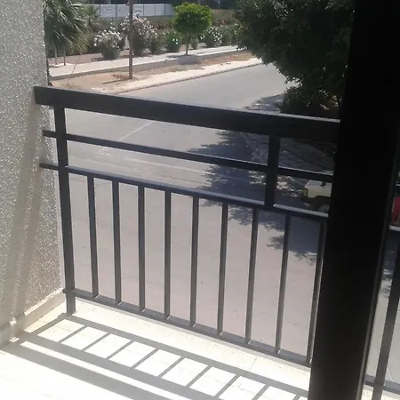 Lefki Tree Tourist Апартаменты *