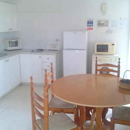 Lefki Tree Tourist Апартаменты Пафос